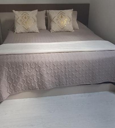 Agreable Chambre Double Avec Salle D'Eau Privative Le Mesnil-Theribus Exteriör bild